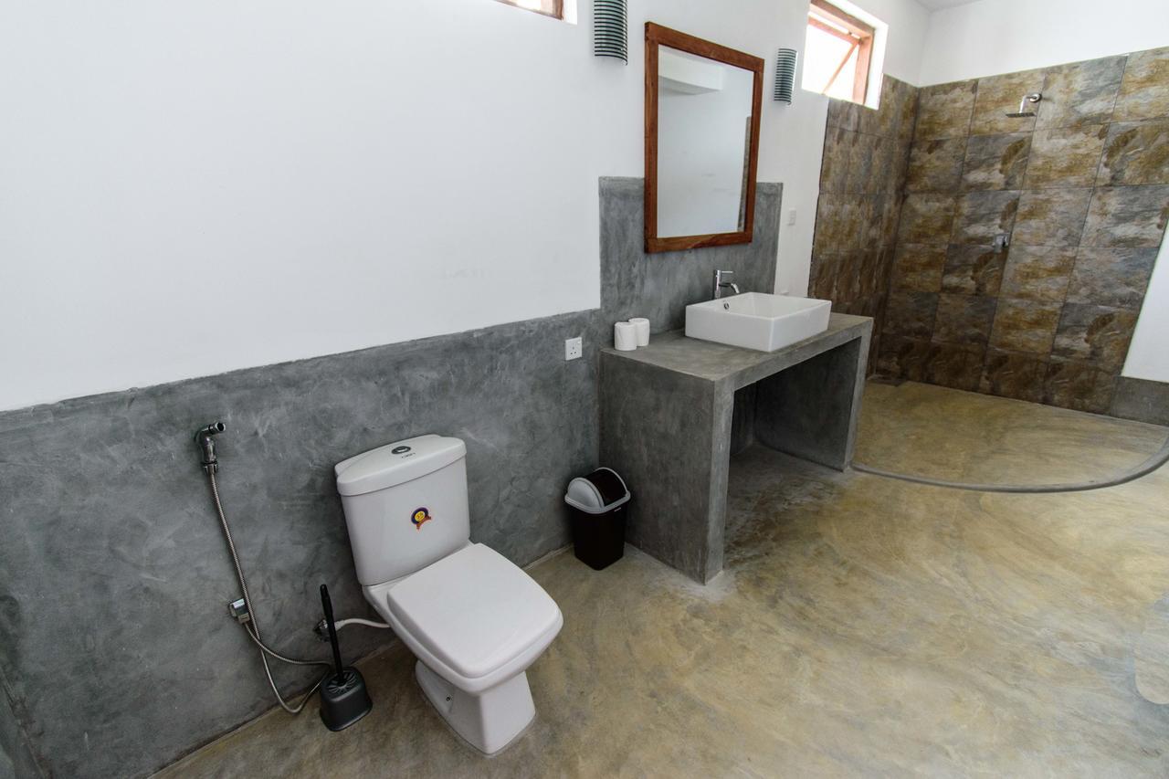 Ladja Beach Resort Ambalantota Extérieur photo
