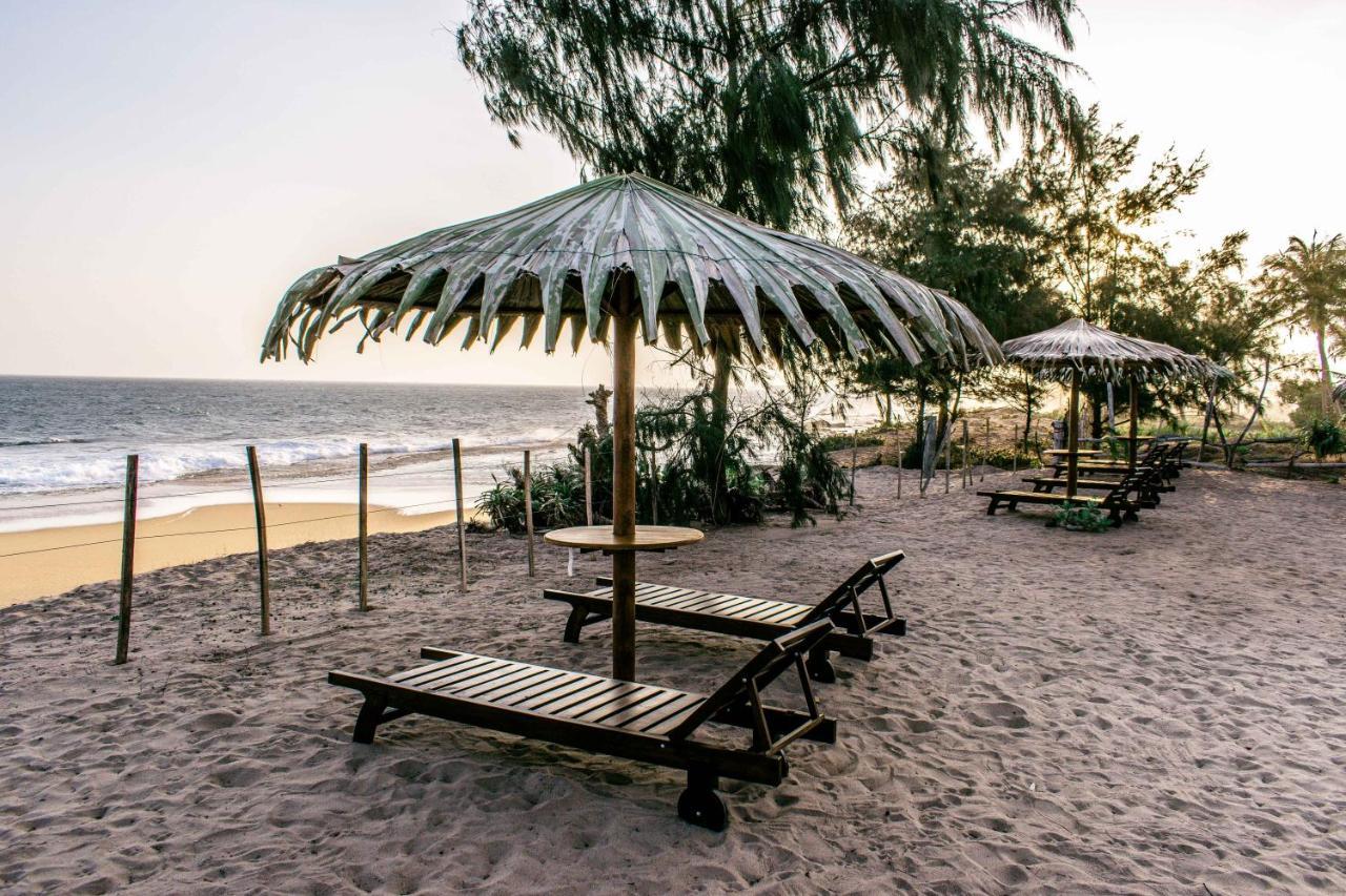 Ladja Beach Resort Ambalantota Extérieur photo