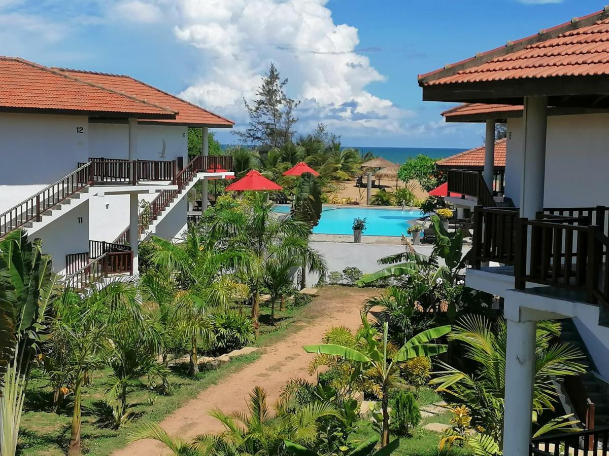 Ladja Beach Resort Ambalantota Extérieur photo