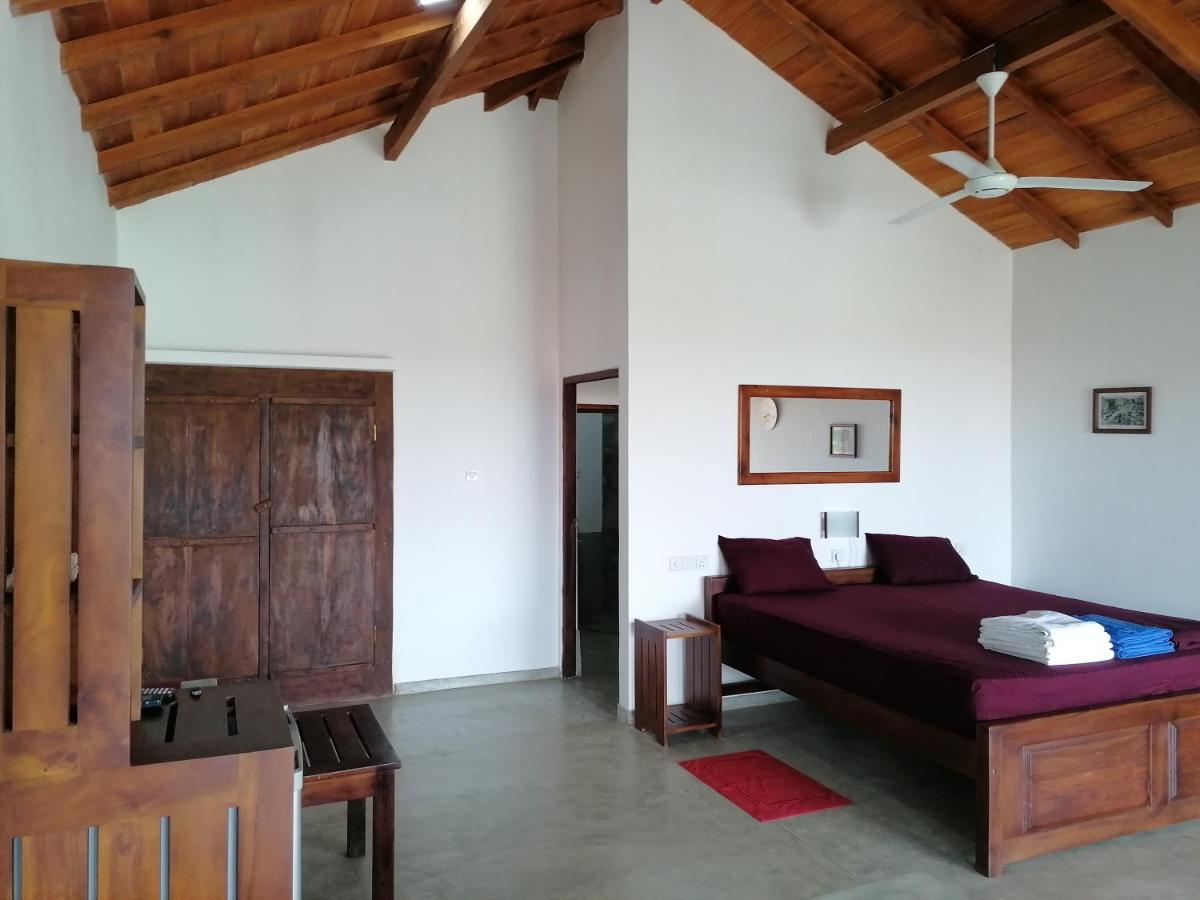 Ladja Beach Resort Ambalantota Extérieur photo
